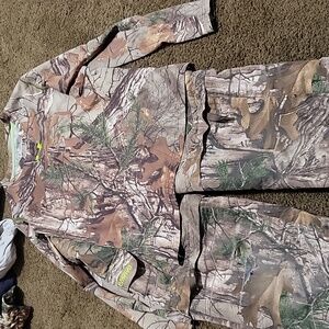 Set of M CAMO PANTS AND LS shirt